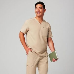 👨‍⚕️ Men's Fabletics Scrubs in Chai